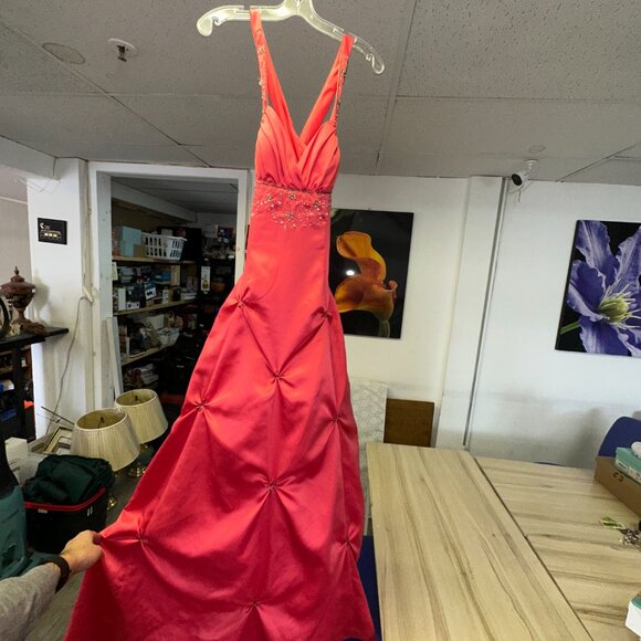 Masquerade Red Dress for special occasions - Picture 3 of 6